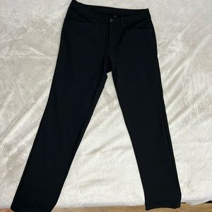 Lululemon men’s pants with zipper back pockets size 32.